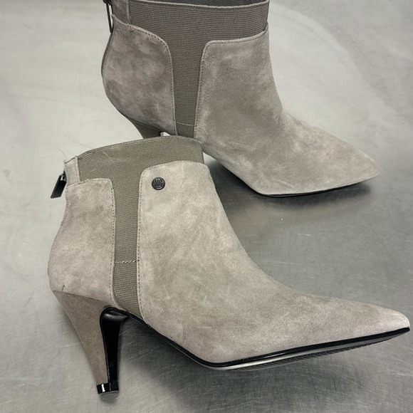 BANDOLINO Womens 6 Beige Short Boot Bari Pointy Toe Kitten‎ Heel Suede Booties - Picture 3 of 10
